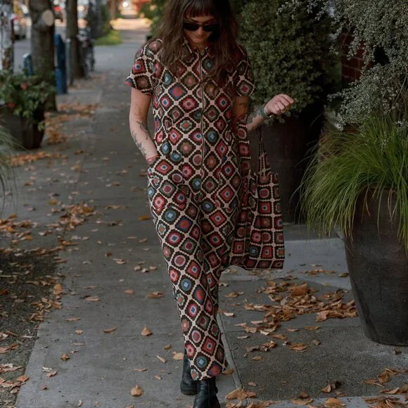 Noble Utility Suit - Jumpsuit in Cross Stitch Print - Picture 2 of 9